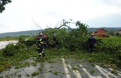 Milijunska šteta nakon oluje: 'Devastirano je pola županije'