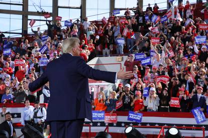 FOTO Trump na zadnjem danu kampanje: 'Meksikanci su krivi za naš problem s imigrantima!'