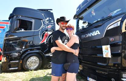 ‘Zabranjena’ ljubav vozača kamiona: 'Vjenčat ćemo se kad pređemo milijun kilometara'