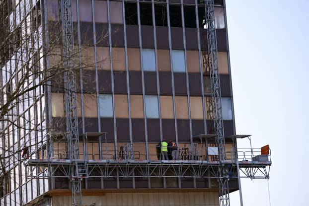 Zagreb: Postavljena dizalica na zgradu Vjesnika na kojoj traju pripreme za rušenje