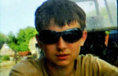 Napali mladića (19): Smrskali mu glavu i ostavili ga na cesti