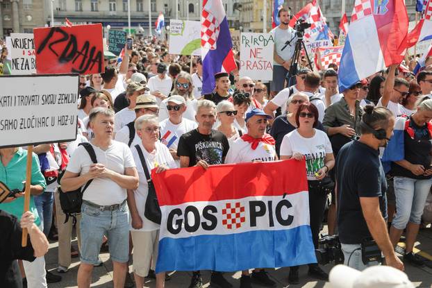 Glavni trg u Zagrebu prepun prosvjednika zbog opasnog otpada u Lici