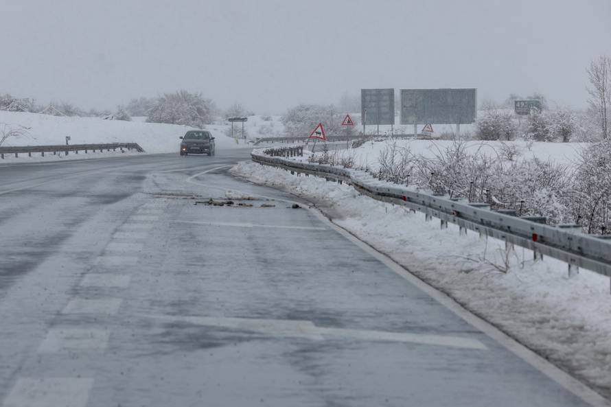 Korenica: Snijeg u Lici