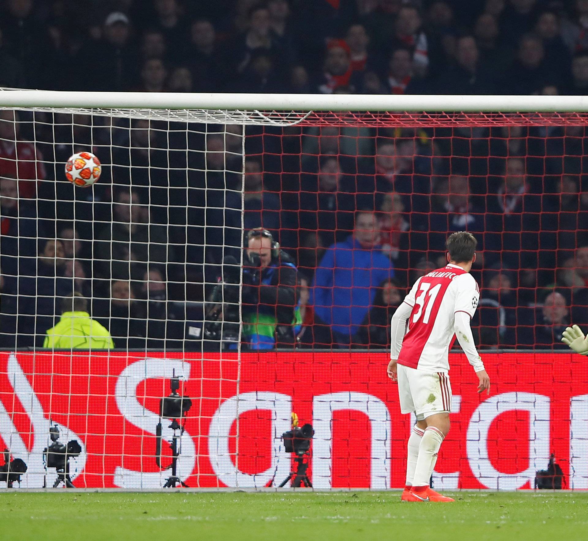 Champions League Round of 16 First Leg - Ajax Amsterdam v Real Madrid