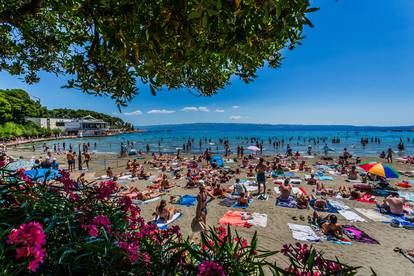 Pogledajte krcatu plažu Bačvice