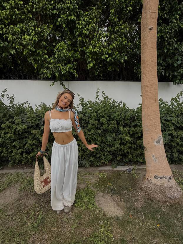 FOTO Becca Moore izazvala kaos na internetu: Iako vodi podcast, svi lude zbog njezinih fotki