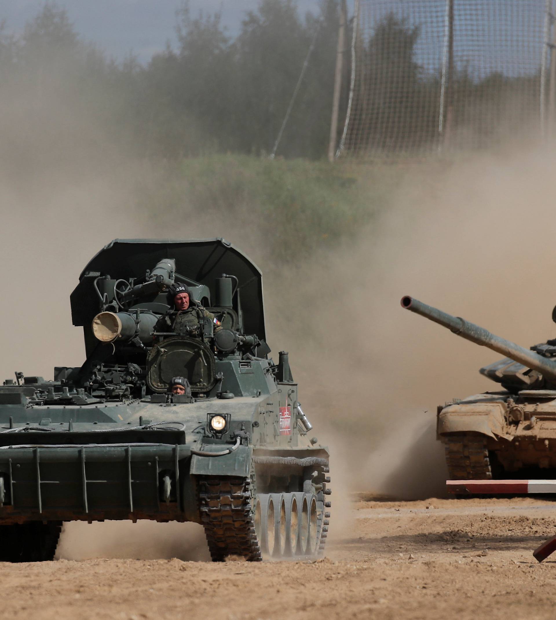 A Russian 2S4 Tyulpan self-propelled mortar and a T-72 B3 tank perform during the annual international military-technical forum "ARMY" in Alabino