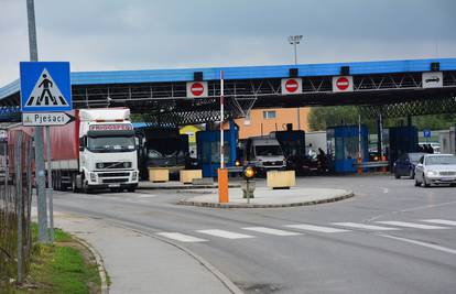 Kamioni iz Srbije čekaju i do sedam sati na ulaz u  Hrvatsku