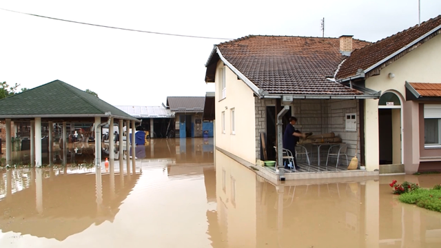 Dramatično u Srbiji: Zbog jake poplave evakuirali 159 ljudi