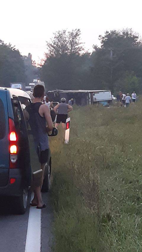 Tegljač pao na auto: Jedan je poginuo, dvoje teško ozlijeđeni