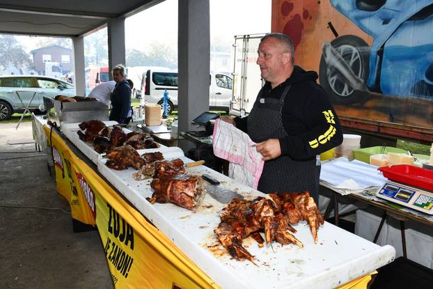 FOTO Zabranjena pečenkijada u Slavonskom Brodu! Evo kako je to izgledalo prošle godine
