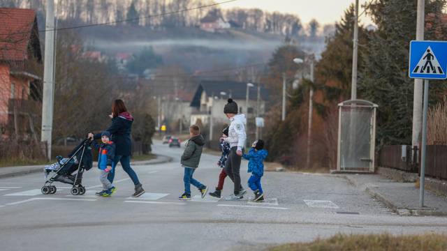 'Ova cesta je ruski rulet! Zar treba čekati da dijete strada?!'