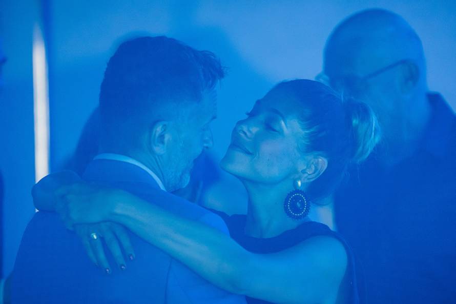 Vela Luka: Koncert “Dvi Tri Riči” u kojem nastupaju glumci uz bend Ante Gela