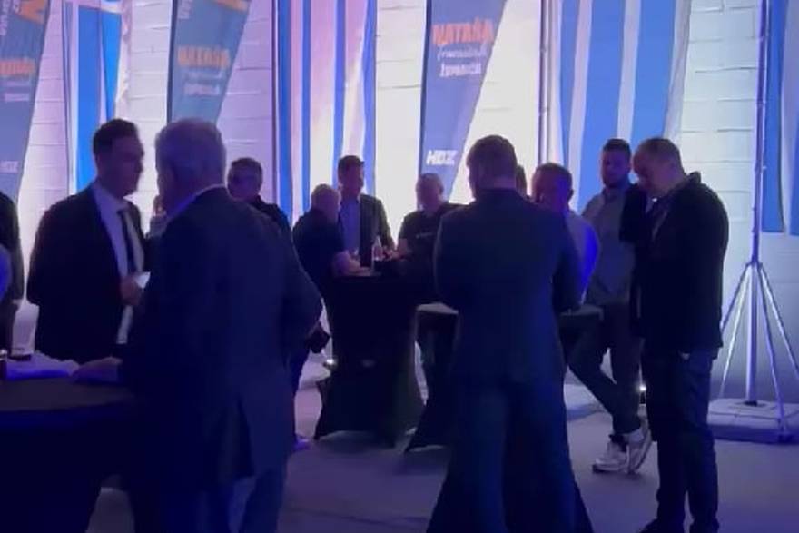 Atmosfera u stožeru Ivana Radića