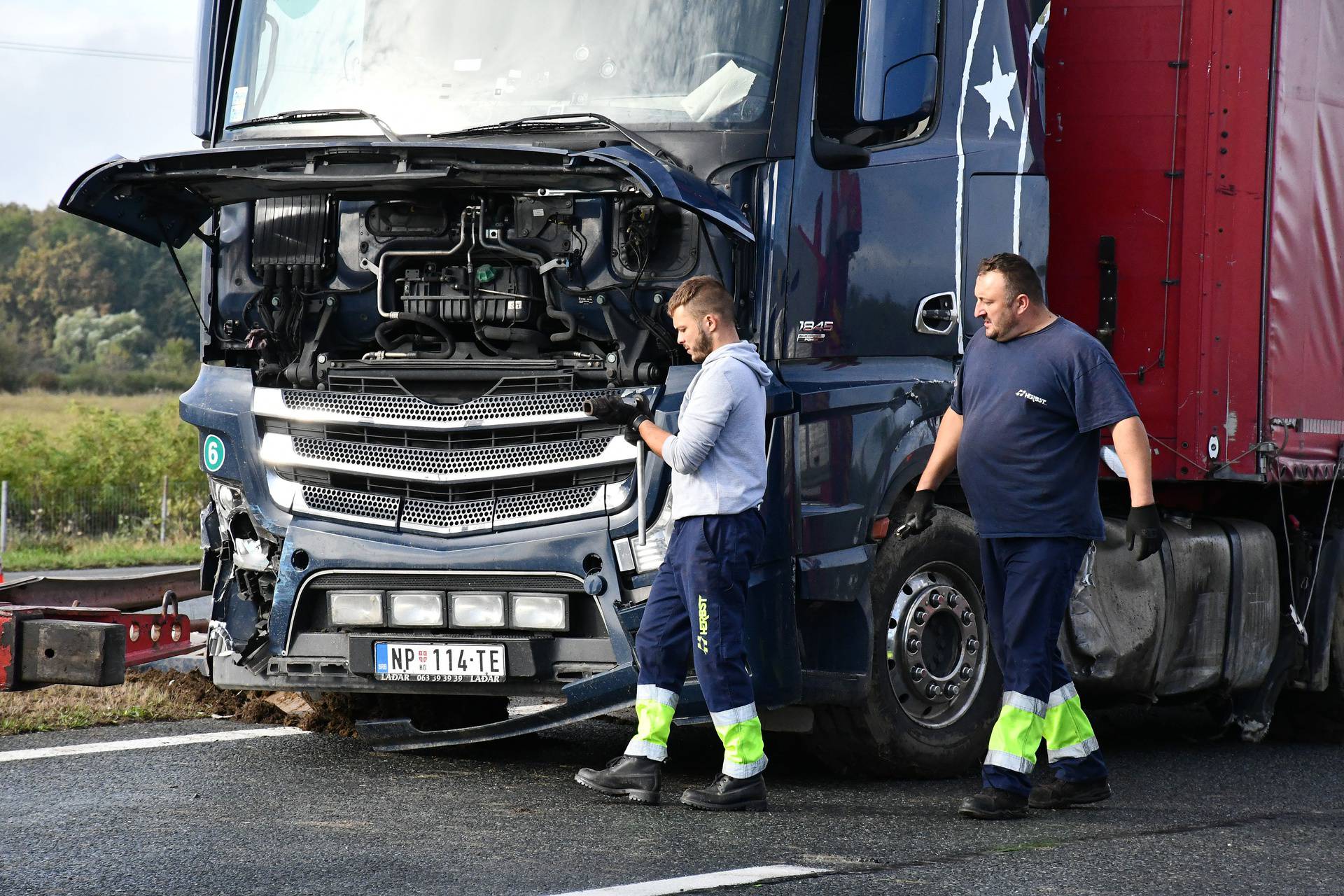 Policija objavila detalje užasa na A3. Neslužbeno doznajemo da je vozač migranata u bijegu!