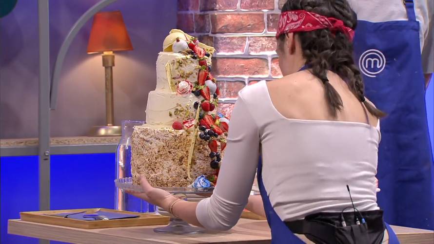 Crveni tim nakrivljenom tortom nasmijao žiri, Gaia: 'Naša torta je kao da su je radila djeca...'