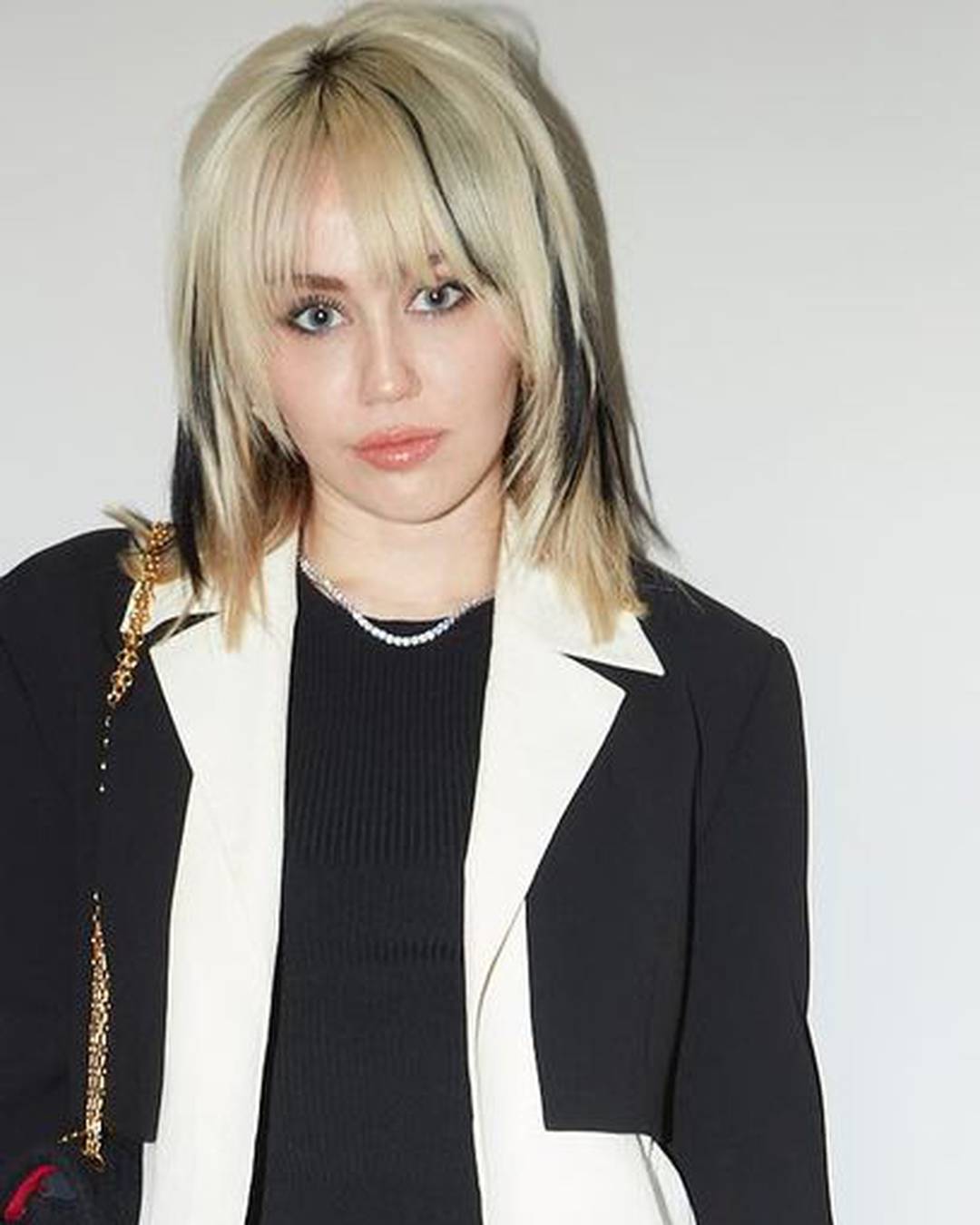 Miley Cyrus u novoj pjesmi priča o propalom braku: Objavila ju na rođendan bivšeg supruga