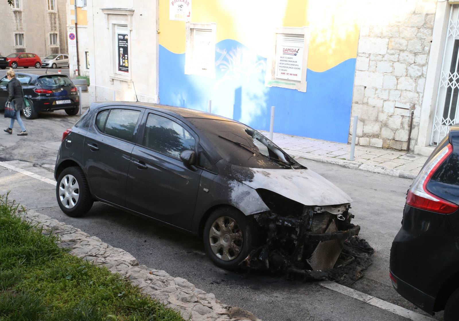 Split: Tijekom noci izbio poÅ¾ar na parkiranom osobnom voziu