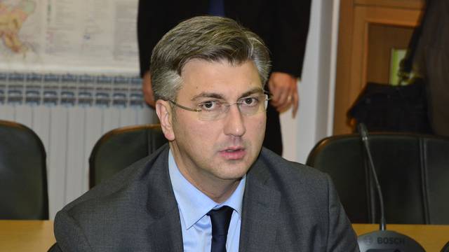 Plenković: Vlada će se uključiti u rješavanje problema u Brodu