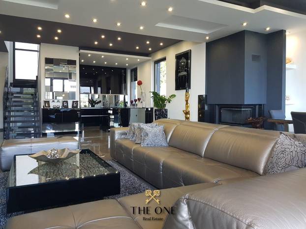 FOTO Ekskluzivnu vilu u Opatiji prodaju za 3,9 mil. eura: Unutra sve bliješti od stotina lampica!