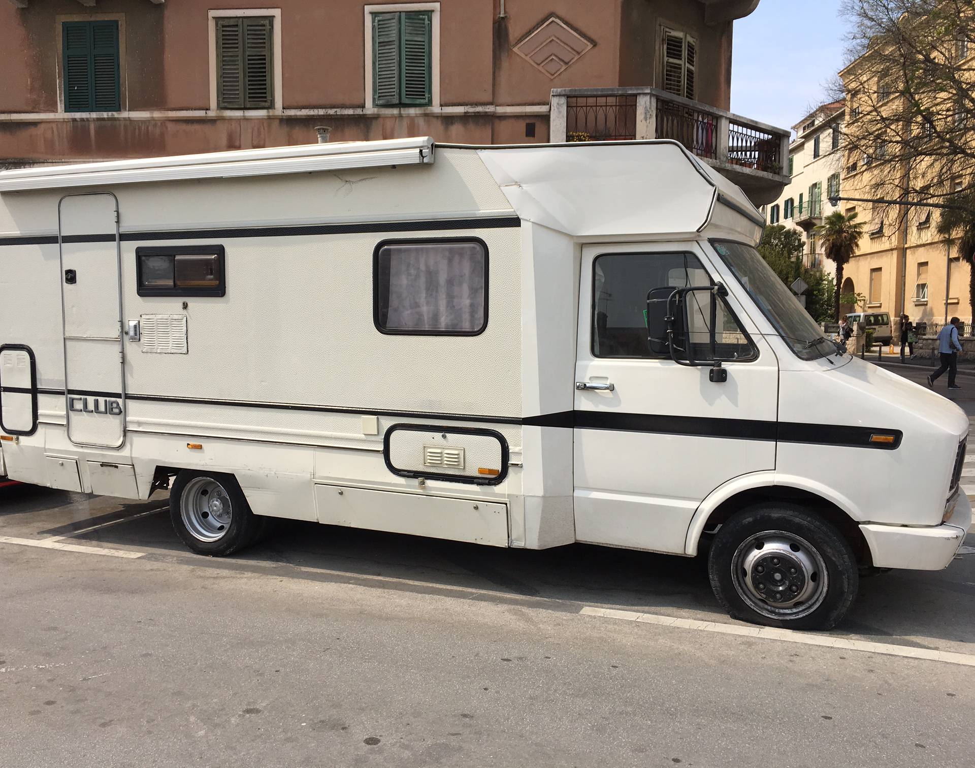 Došao i parkirao se u središtu Splita te ostao ondje živjeti
