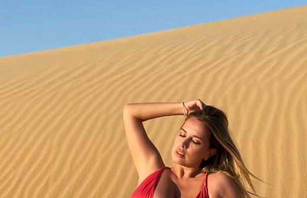 FOTO Kakav početak nove godine! Nives Celzijus samo u ručniku pokušava skuhati kavu