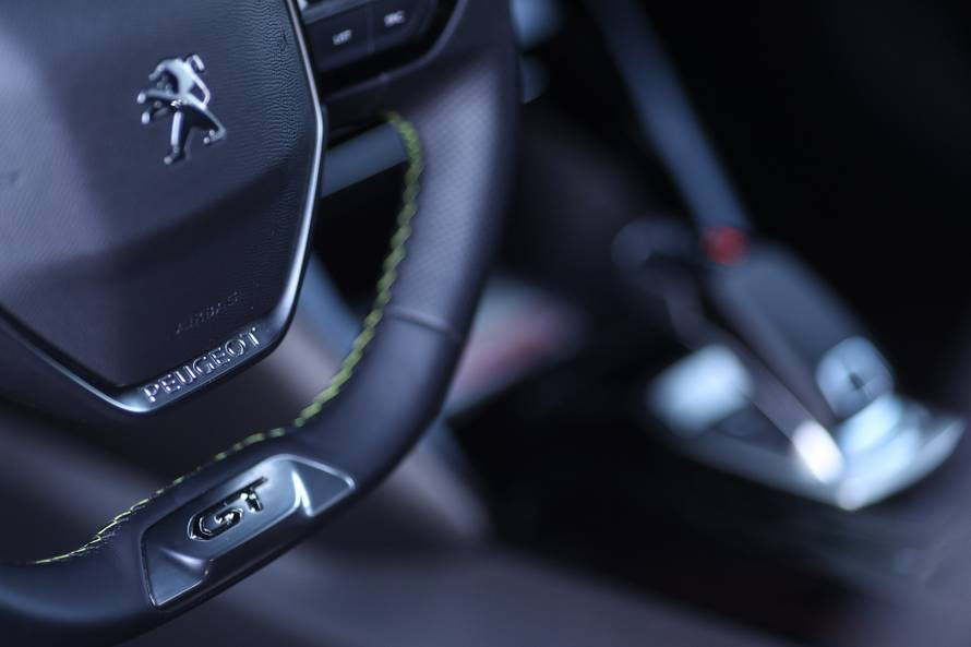 Mali veliki šarmer pun opreme: Testirali smo Peugeot 2008