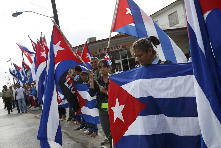 People line a road as they await the caravan carrying Fidel Castro's ashes in Majagua