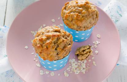Integralni muffini sa zobenim pahuljicama, orasima i medom