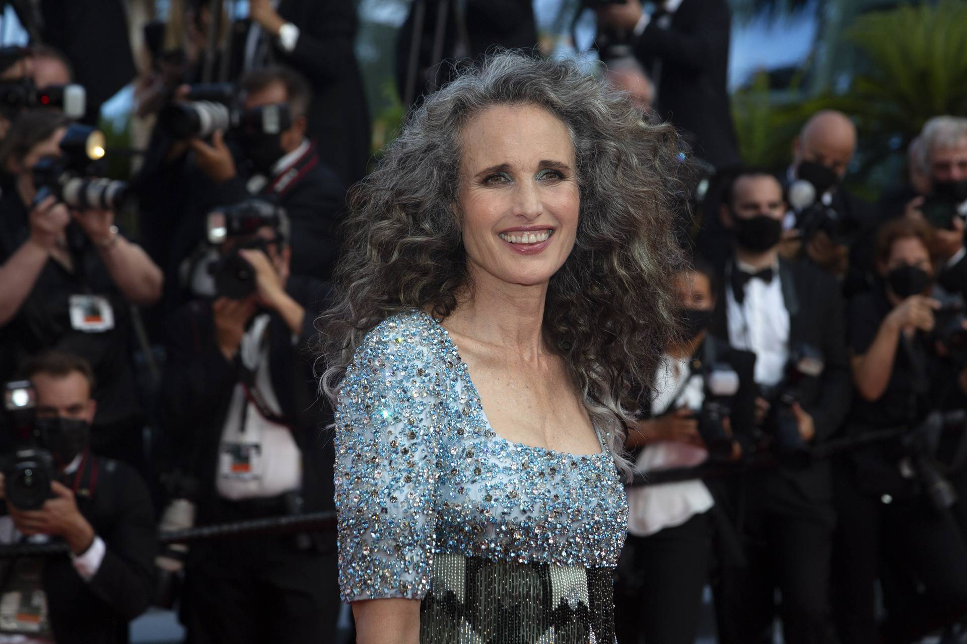 Andie MacDowell o starenju u Hollywoodu: 'Moja sijeda kosa je problem, a Clooneyjeva nije?'