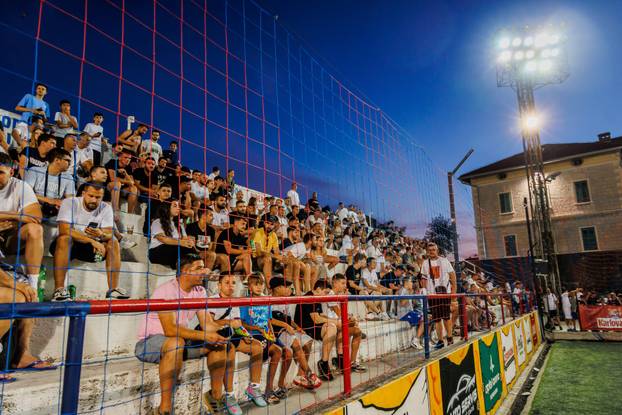 Split: Igrači Hajduka posjetili su Torciida kup