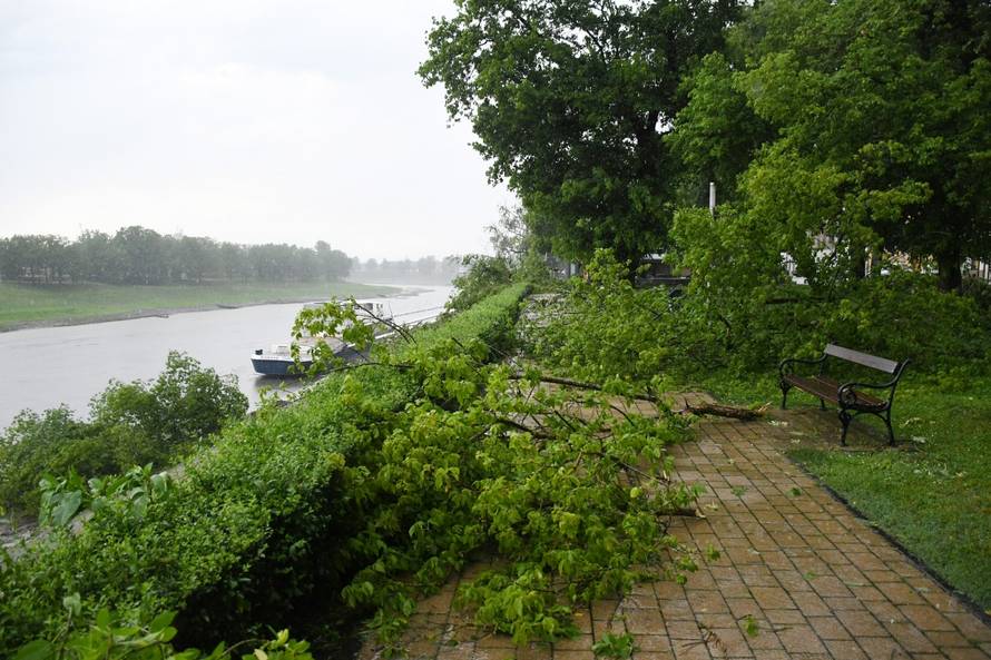 Olujno nevrijeme zahvatilo Sisak