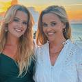 Reese Witherspoon objavila je fotografiju s kćeri, fanovi se ne mogu načuditi koliko su slične...