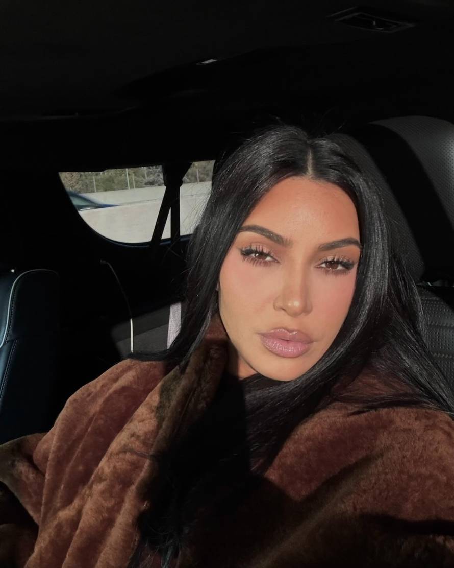 Izvor o vezi Kim Kardashian i Lewisa Hamiltona: 'Intenzivno je, njena obitelj ga obožava!'