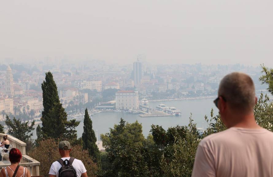 Split  prekriven dimom zbog požara kod Tomislavgrada