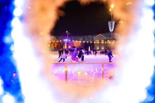 FOTO Otvoren je Ice Wonderland u Varaždinu: Najveće i najljepše klizalište u Hrvatskoj