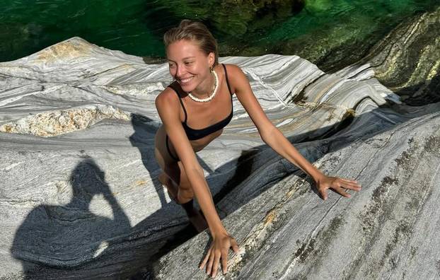 FOTO Nova djevojka Orlanda Blooma voli se fotkati u tangama: Evo kako joj stoje...