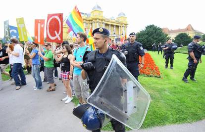 I hrvatski gayevi ljubit će se pred Papom kao i Španjolci?