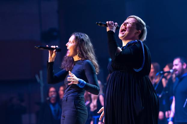 Supruga voditelja Tomislava Jelinčića i zbor Izvor oduševili Lisinski: Od Olivera do gospela