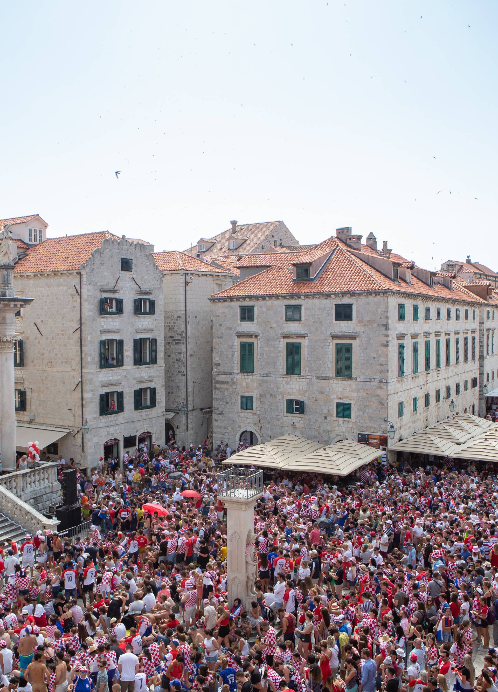 Rijeka je bijelo-crvena, navija i dubrovački Orlando, Zadar gori