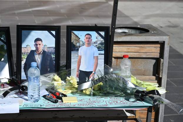 Brojni stanovnici Kočana oplakuju poginule na dan njihova sprovoda