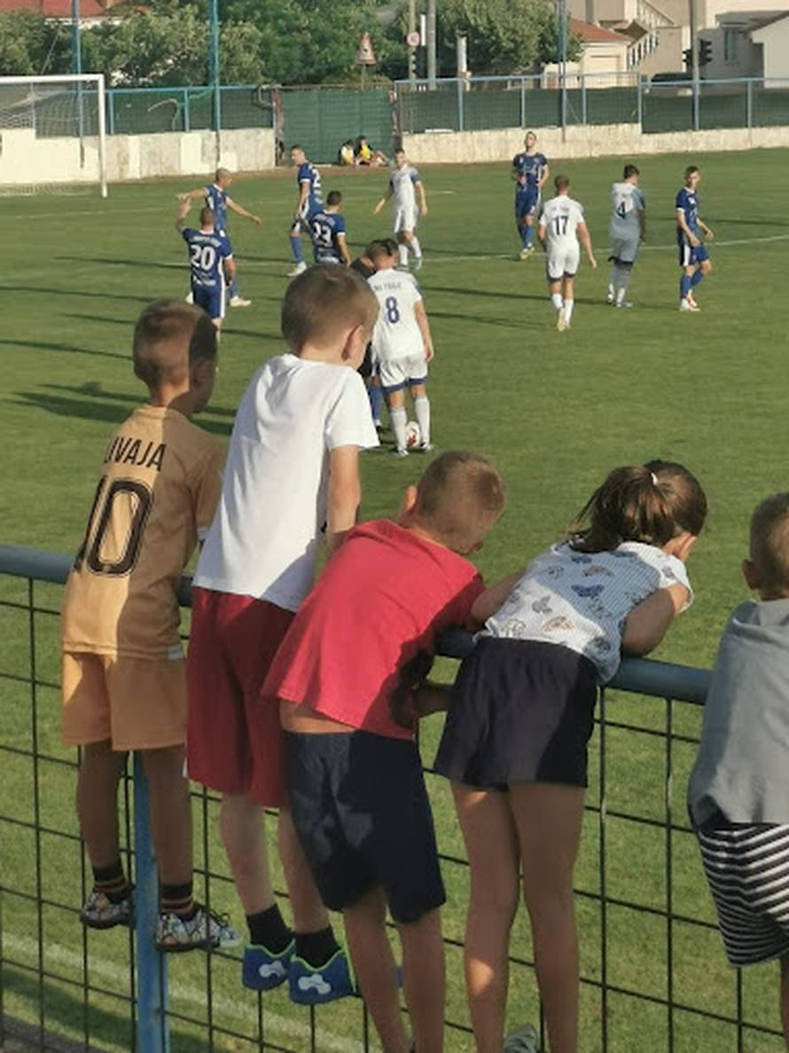Nogomet na "plus 35" - tisuću ljudi gledalo bitku za treću ligu: 'Više je ljudi tu nego na plaži'