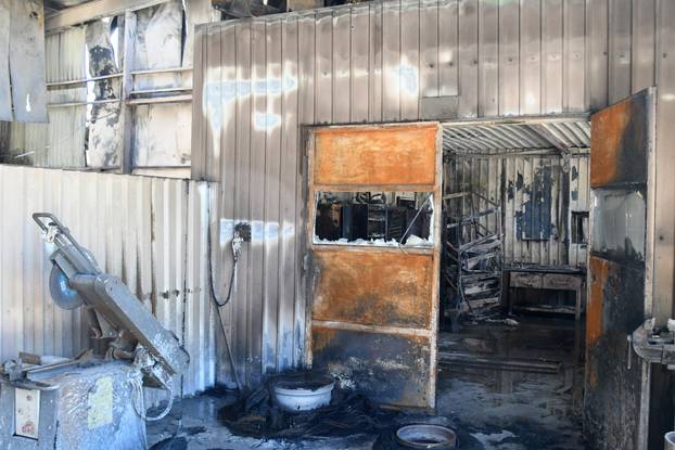 Nakon velikog požara tvornica Baumit u Siraču potpuno je uništena