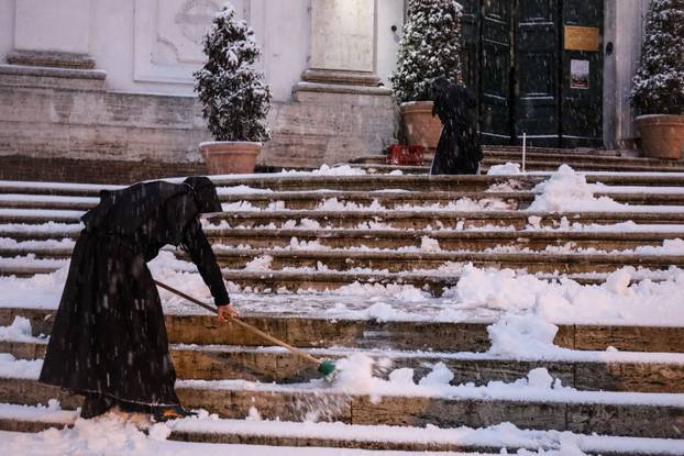 Snow in Rome