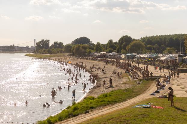 Osijek: Spas od vrućina mnogi su potražili na popularnoj gradskoj plaži