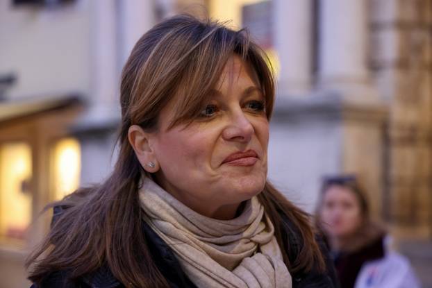 Zadar: Karolina Vidović Krišto prisustvovala prikupljanju potpisa za svoju predsjedničku kandidaturu
