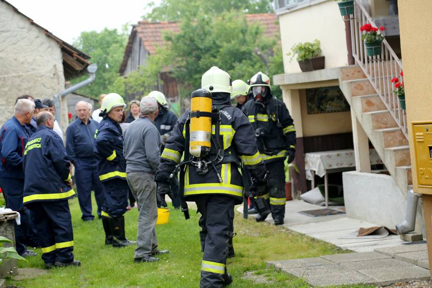 Požar iz kuhinje proširio se na sobu, starija žena u bolnici