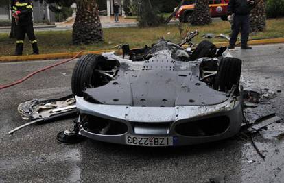 Brzinom od 310 km/h se zabili Ferrarijem u stablo i preživjeli