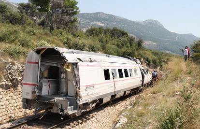 S pruge odvučen i drugi vagon, opet kreće promet