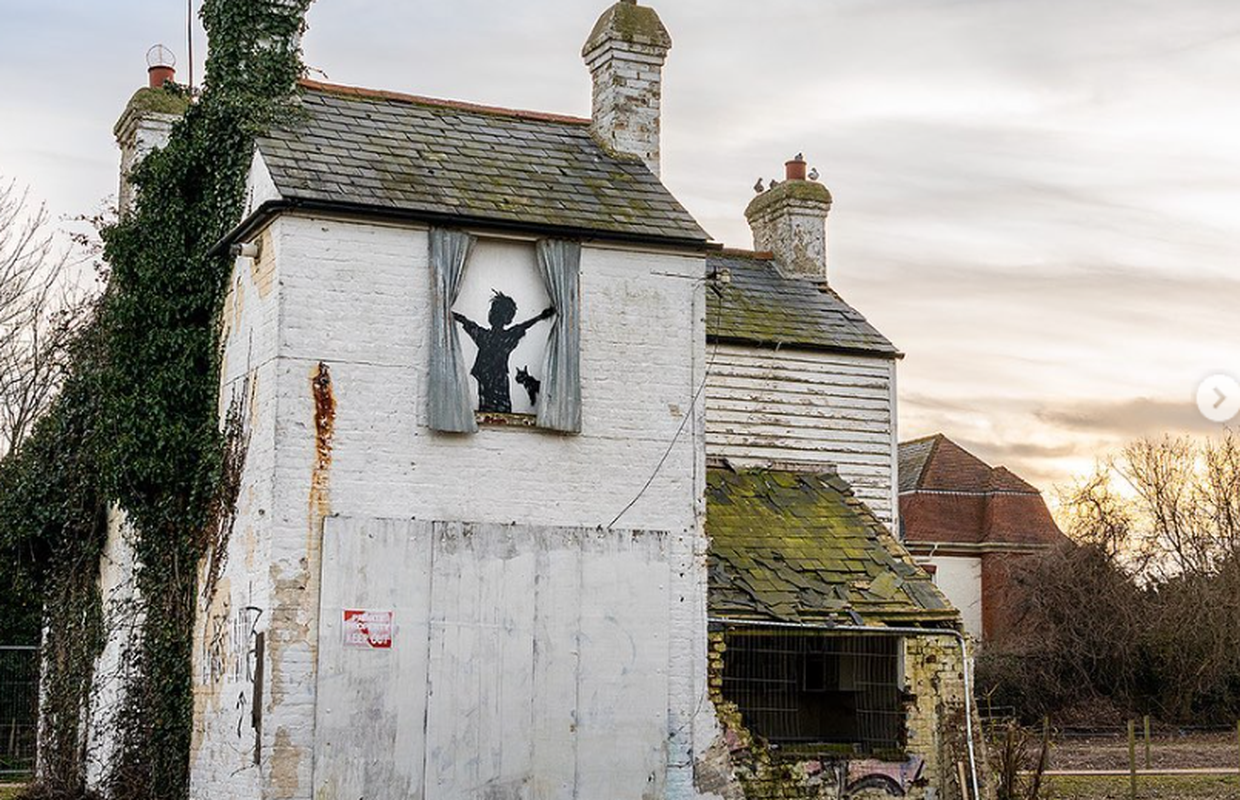 Britanija: U procesu rušenja zgrade uništili Banksyjev rad